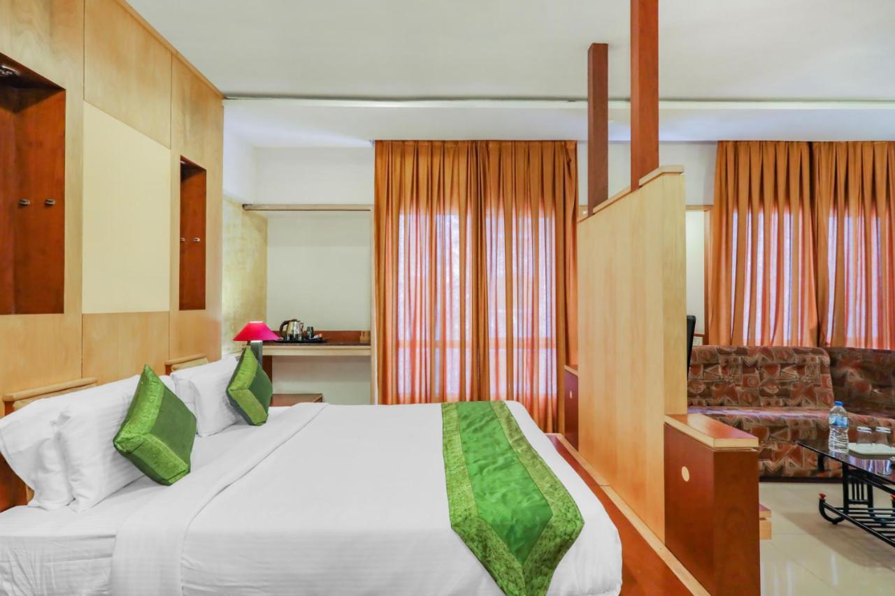 Treebo Trend Paradise, Indore Hotel Buitenkant foto
