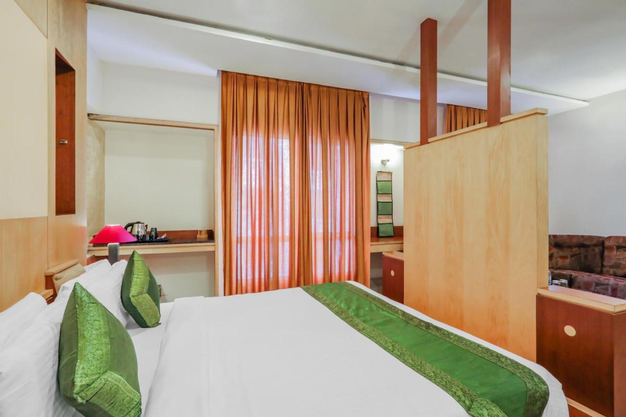 Treebo Trend Paradise, Indore Hotel Buitenkant foto